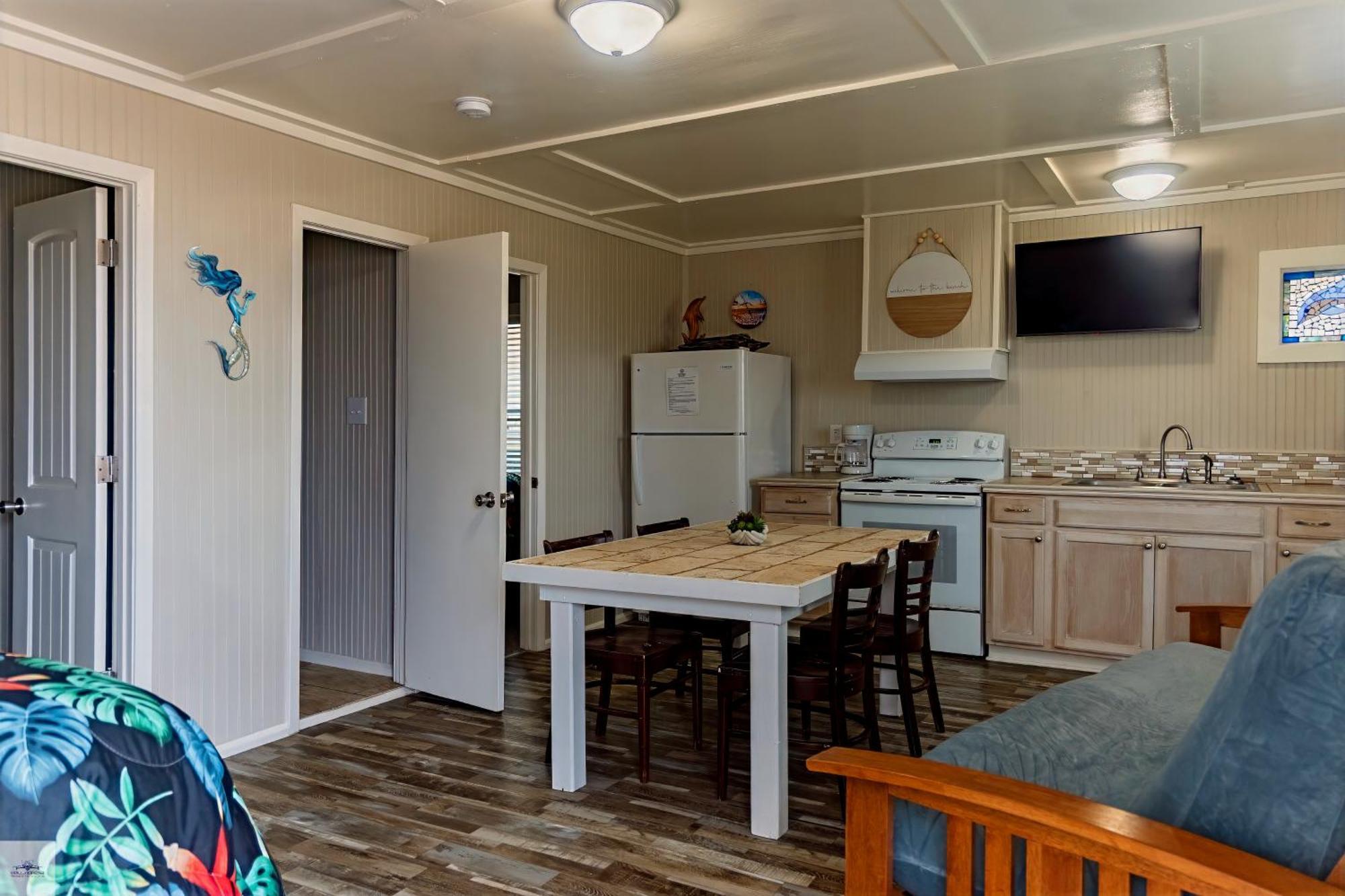 Blue Dolphin Inn&Cottages Grand Isle Exterior foto