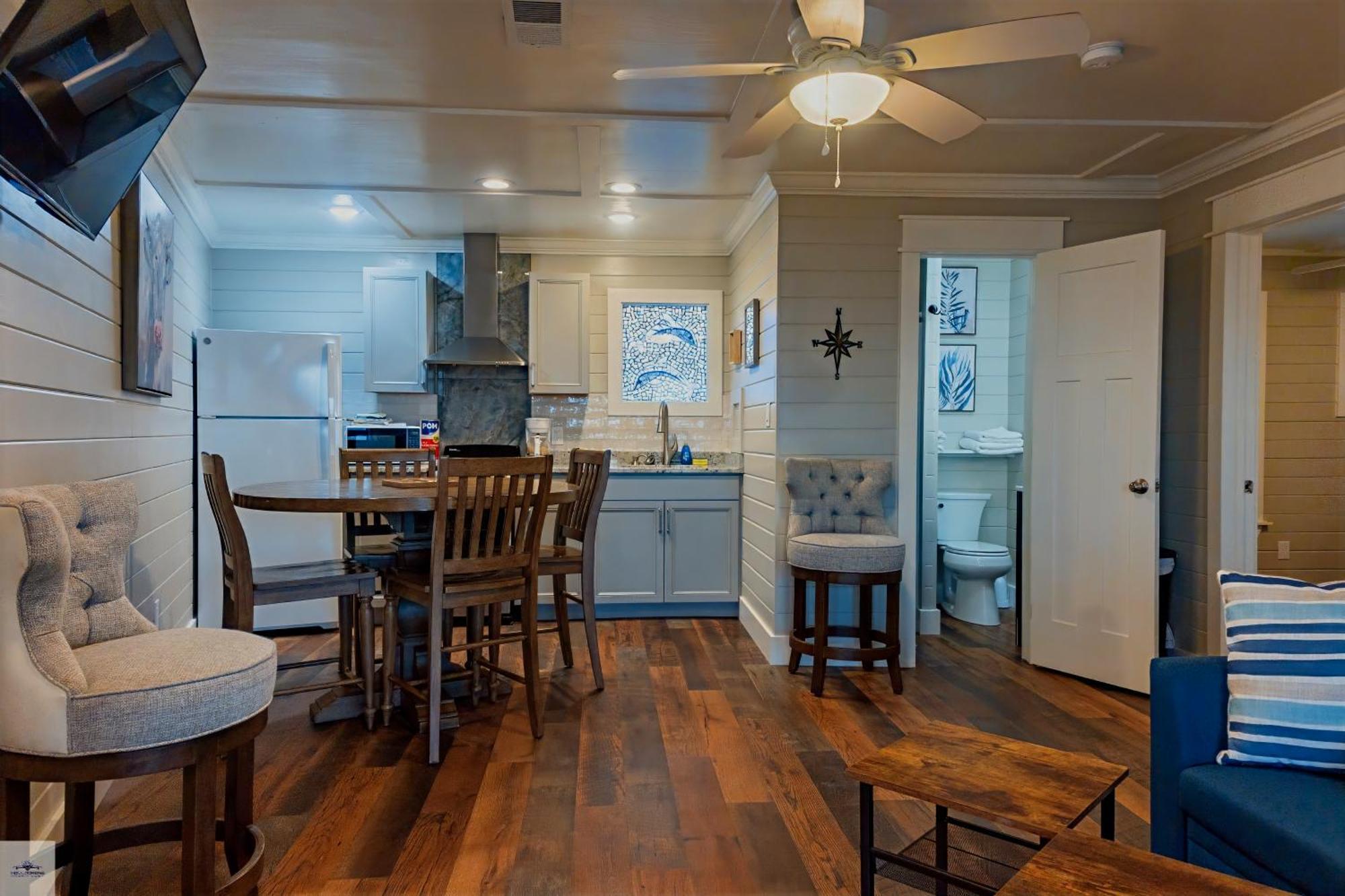 Blue Dolphin Inn&Cottages Grand Isle Exterior foto