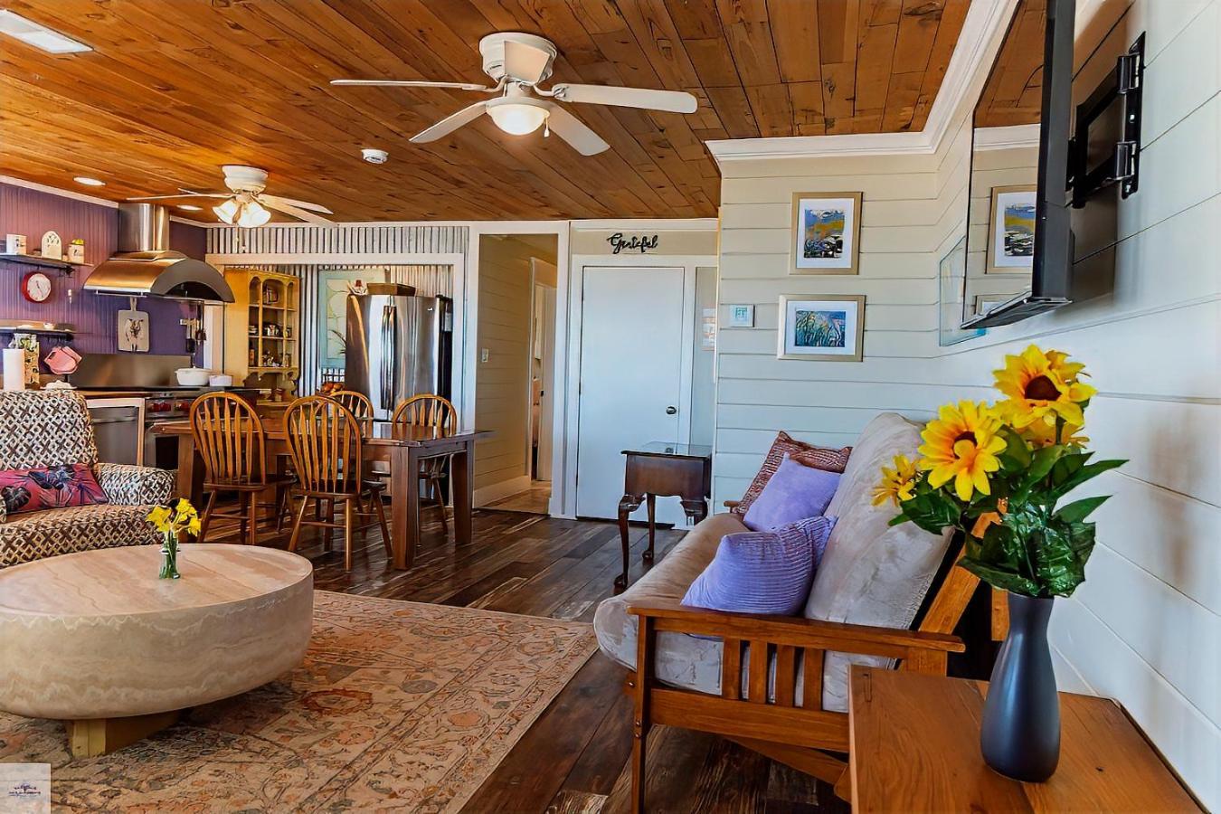 Blue Dolphin Inn&Cottages Grand Isle Exterior foto